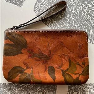 Patricia Nash wristlet in GUC.